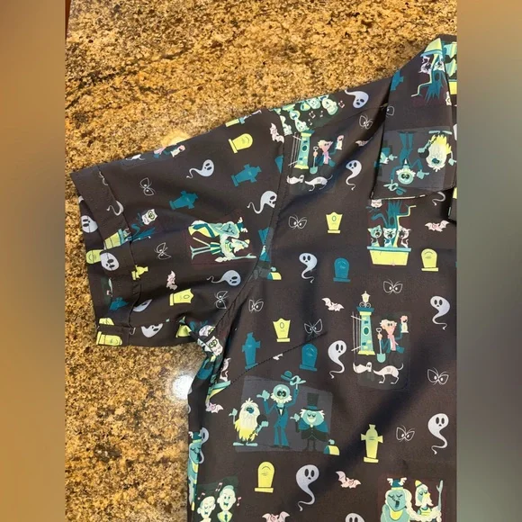 RSVLTS Womens Disney Haunted Mansion Grim Grinning Graveyard Ghosts Camp Shirt L - Picture 3 of 11